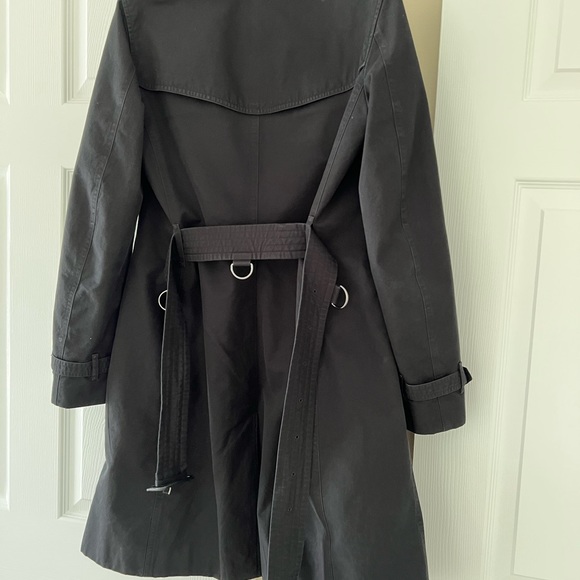 Burberry The Mid-length Kensington Heritage Trench Coat - Picture 4 of 5